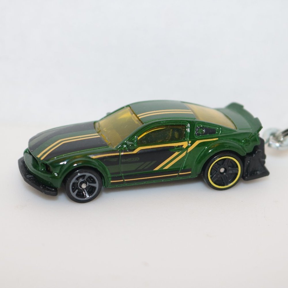 Hot Wheels '05 Mustang key chain modified OOAK